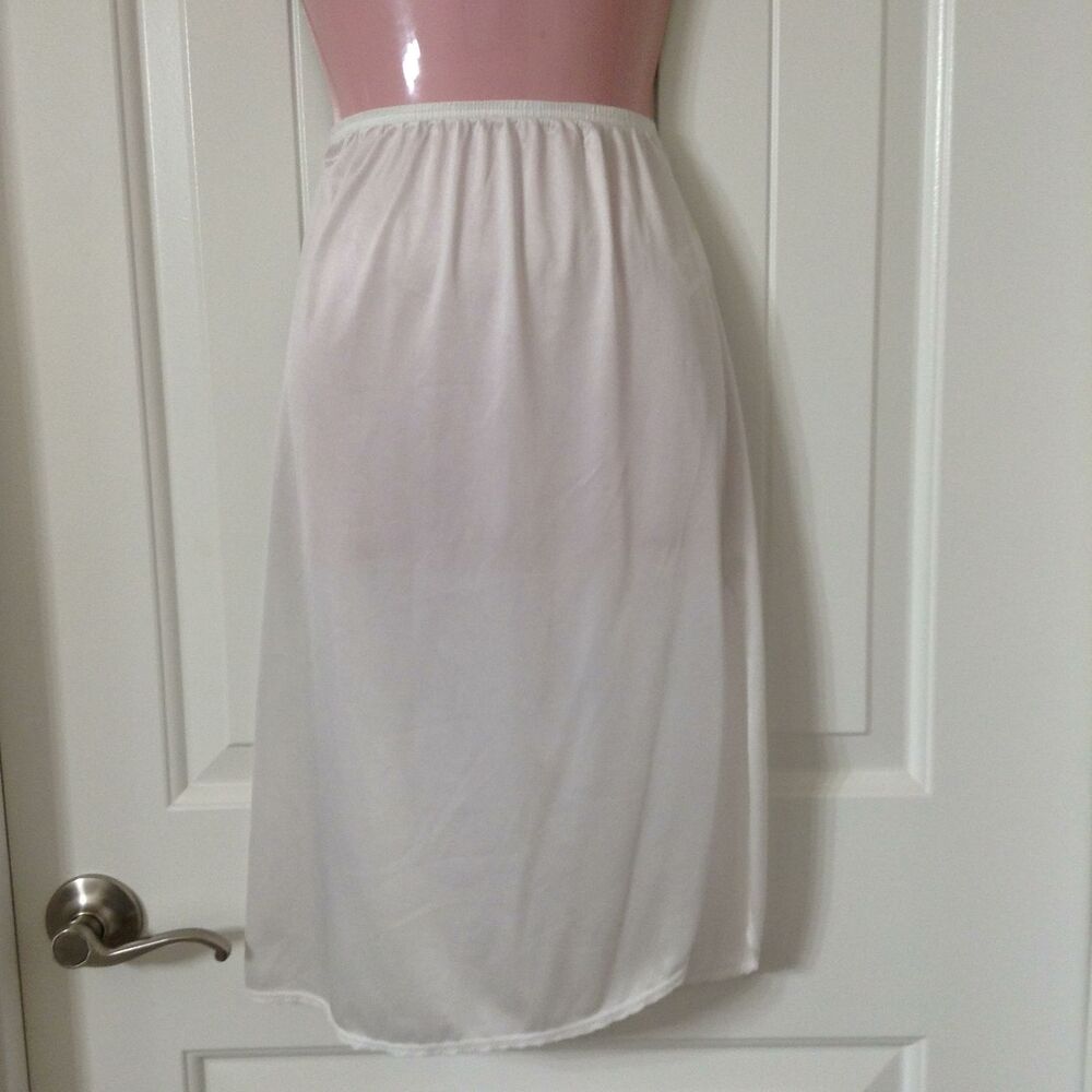 Vassarette Half Slip Womens 24" M/40 White Nylon Classic Basic